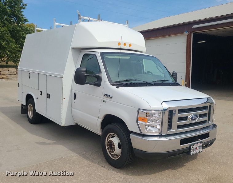 image for item MJ9374 2015 Ford E350 Super Duty  utility van