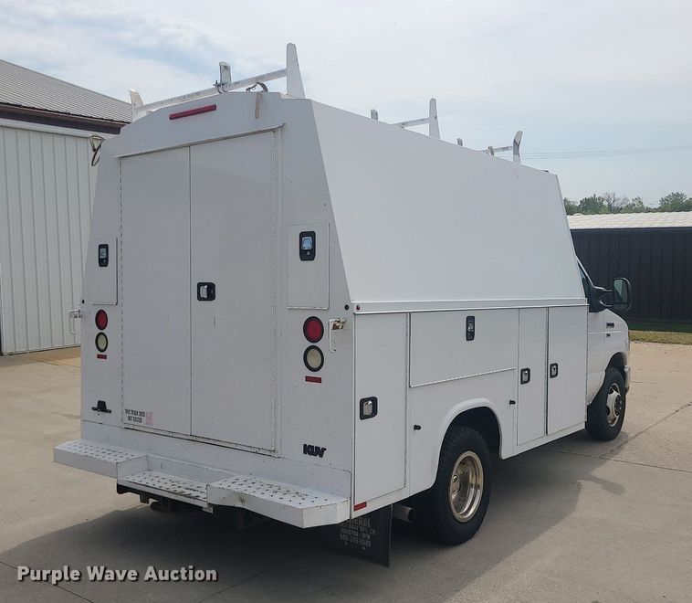 image for item MJ9374 2015 Ford E350 Super Duty  utility van