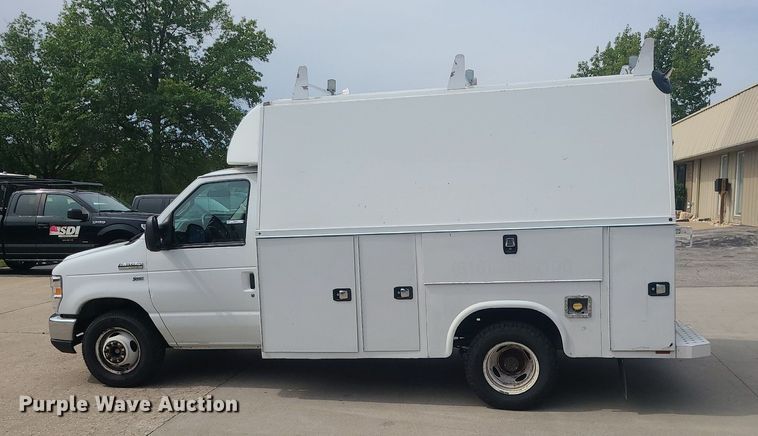 image for item MJ9374 2015 Ford E350 Super Duty  utility van