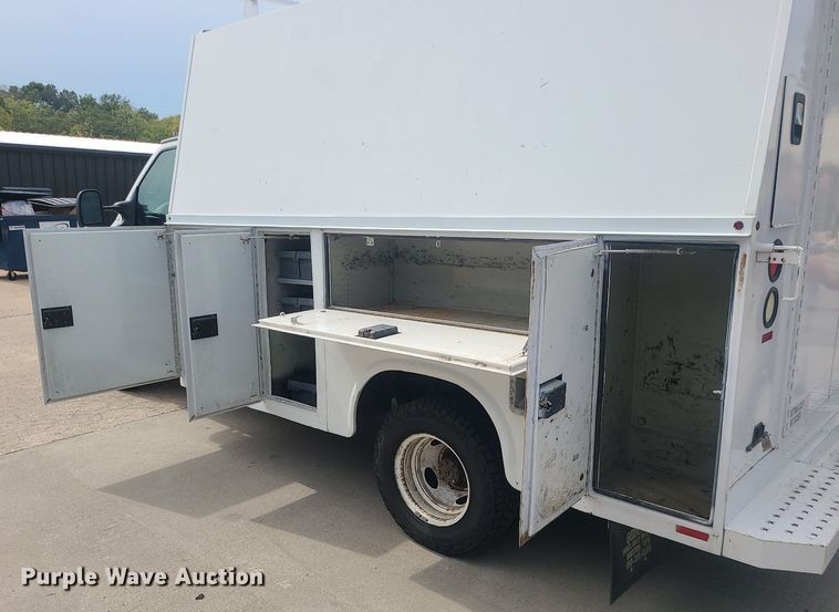 image for item MJ9374 2015 Ford E350 Super Duty  utility van