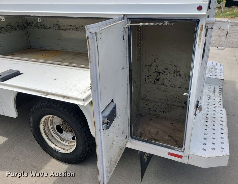 image for item MJ9374 2015 Ford E350 Super Duty  utility van