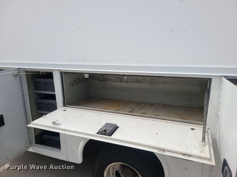 image for item MJ9374 2015 Ford E350 Super Duty  utility van