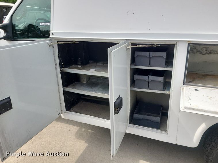 image for item MJ9374 2015 Ford E350 Super Duty  utility van