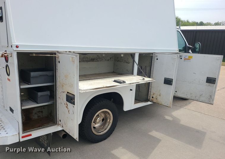 image for item MJ9374 2015 Ford E350 Super Duty  utility van