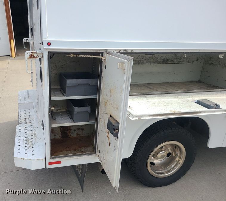 image for item MJ9374 2015 Ford E350 Super Duty  utility van