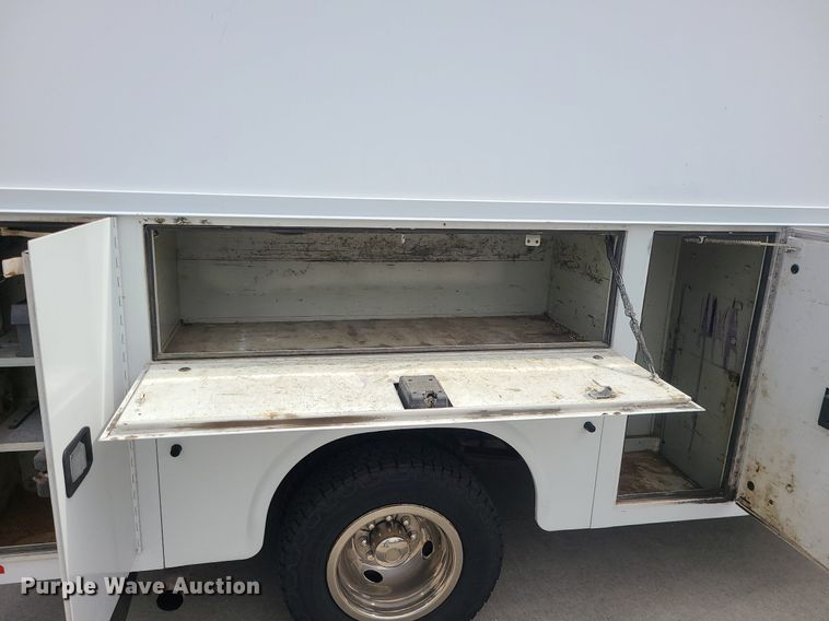 image for item MJ9374 2015 Ford E350 Super Duty  utility van