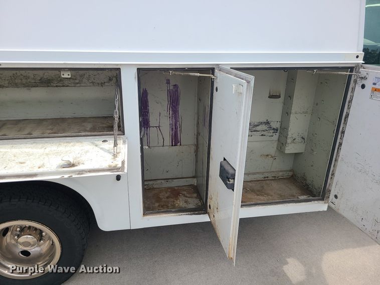 image for item MJ9374 2015 Ford E350 Super Duty  utility van