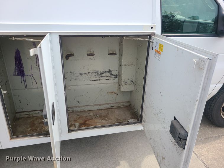 image for item MJ9374 2015 Ford E350 Super Duty  utility van