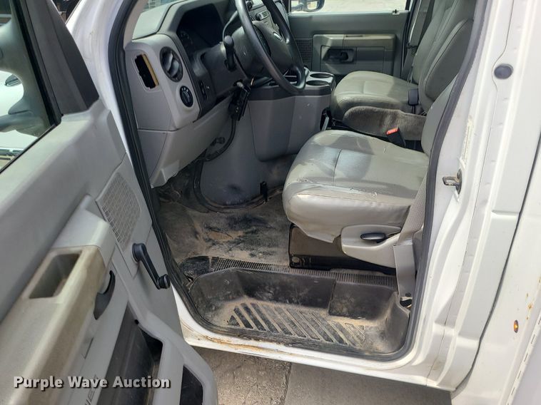 image for item MJ9374 2015 Ford E350 Super Duty  utility van