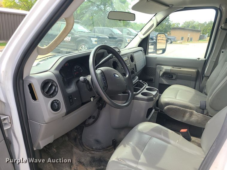 image for item MJ9374 2015 Ford E350 Super Duty  utility van
