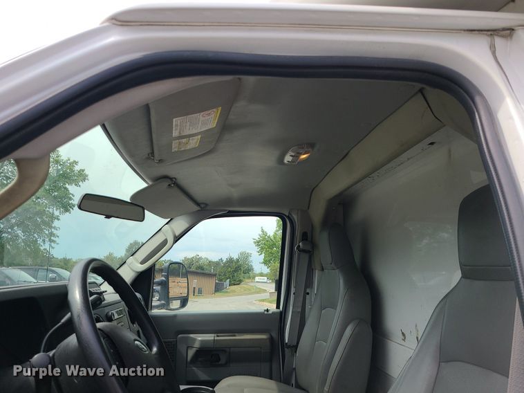 image for item MJ9374 2015 Ford E350 Super Duty  utility van