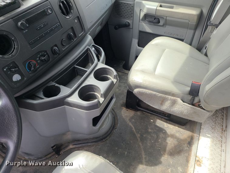 image for item MJ9374 2015 Ford E350 Super Duty  utility van