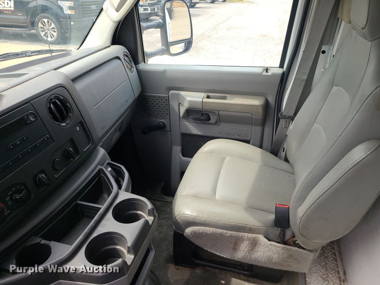 image for item MJ9374 2015 Ford E350 Super Duty  utility van