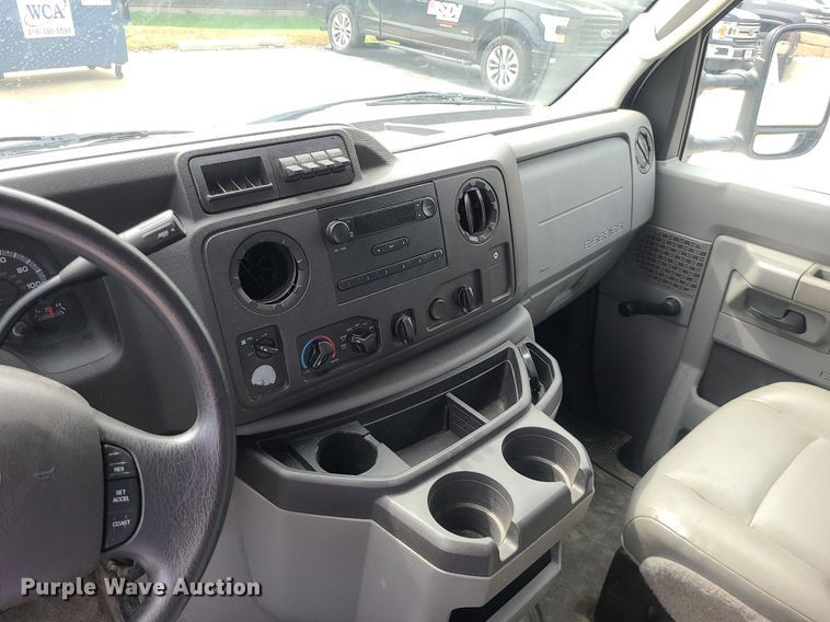 image for item MJ9374 2015 Ford E350 Super Duty  utility van