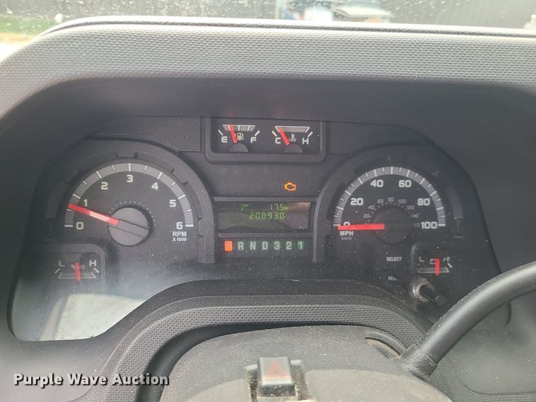 image for item MJ9374 2015 Ford E350 Super Duty  utility van