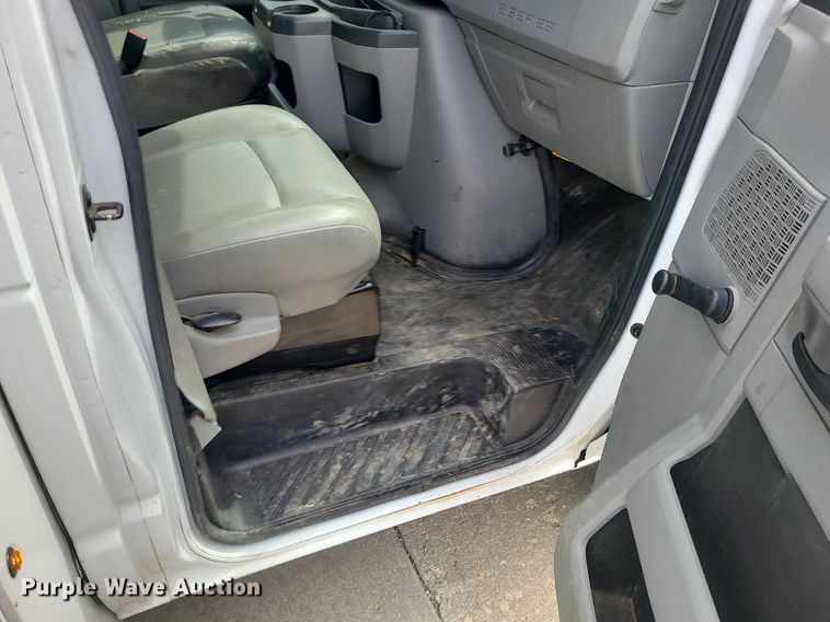 image for item MJ9374 2015 Ford E350 Super Duty  utility van