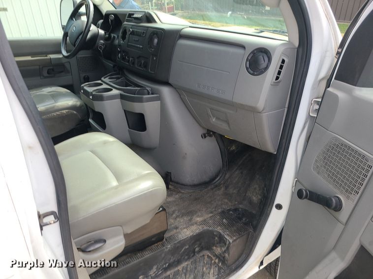 image for item MJ9374 2015 Ford E350 Super Duty  utility van