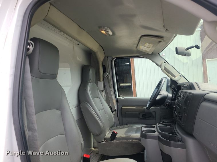 image for item MJ9374 2015 Ford E350 Super Duty  utility van