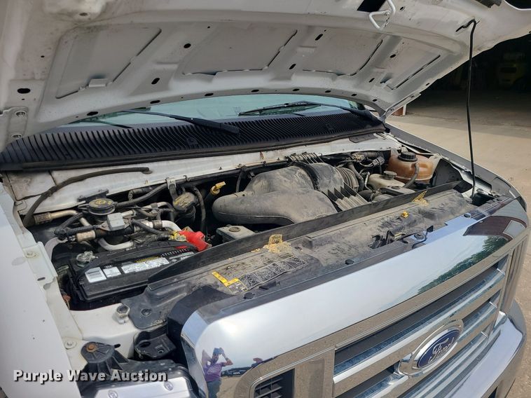 image for item MJ9374 2015 Ford E350 Super Duty  utility van