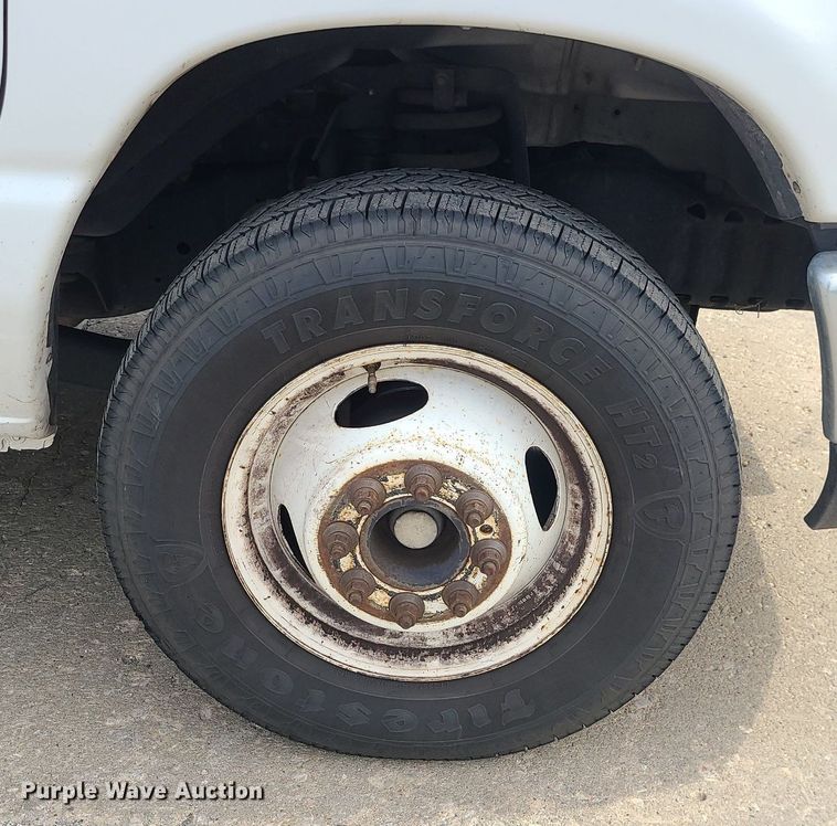 image for item MJ9374 2015 Ford E350 Super Duty  utility van