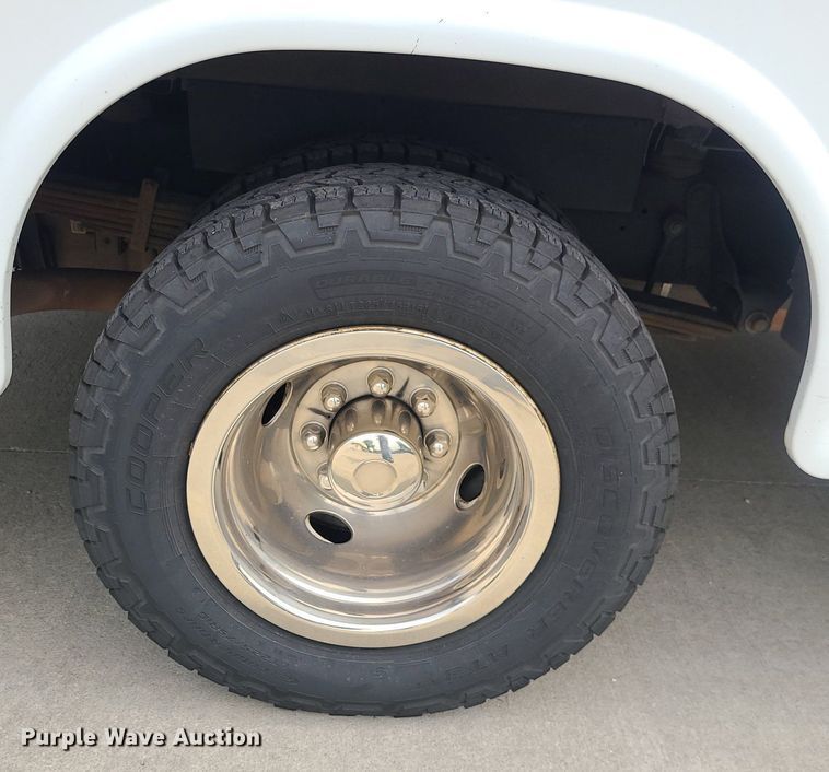 image for item MJ9374 2015 Ford E350 Super Duty  utility van