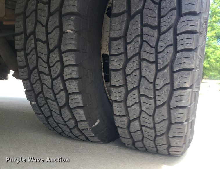 image for item MJ9374 2015 Ford E350 Super Duty  utility van