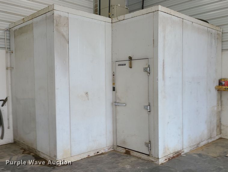 image for item MJ9379 Master-Bilt Products  walk-in cooler
