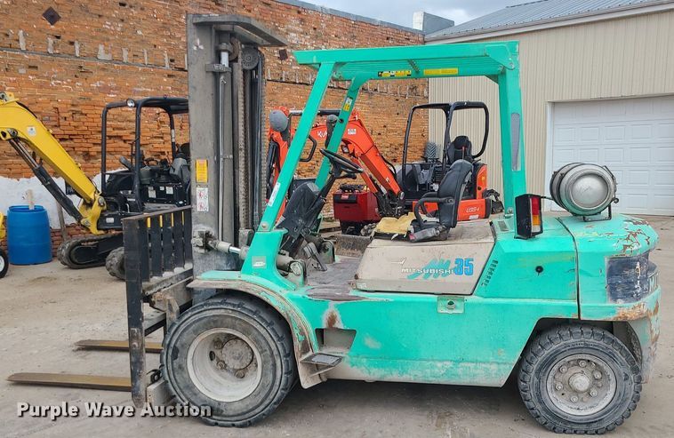 image for item MJ9382 Mitsubishi FG35  forklift