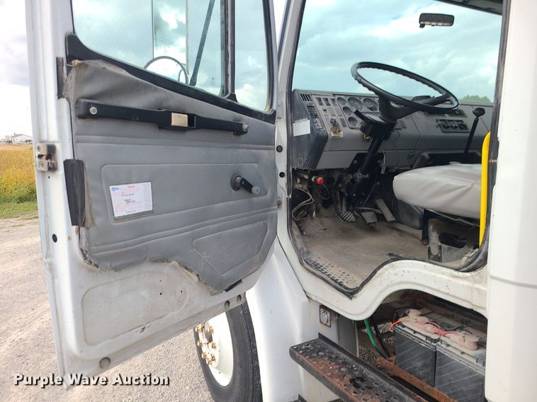 image for item MJ9387 1993 Freightliner FL70  dump flatbed truck