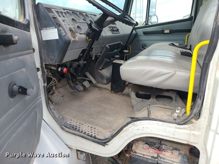 image for item MJ9387 1993 Freightliner FL70  dump flatbed truck