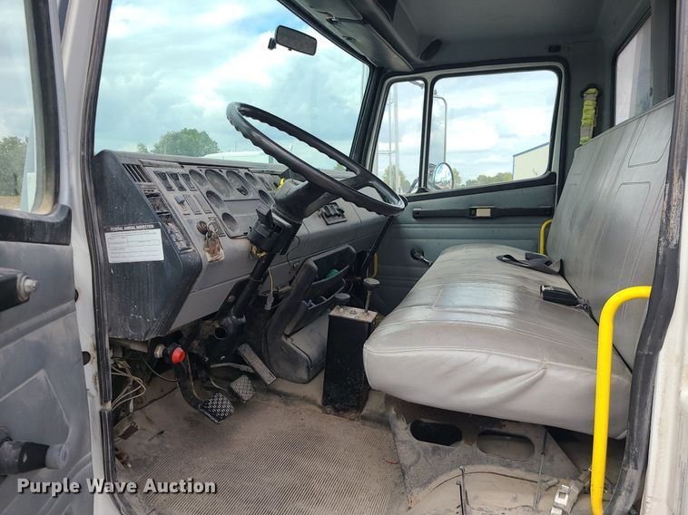 image for item MJ9387 1993 Freightliner FL70  dump flatbed truck