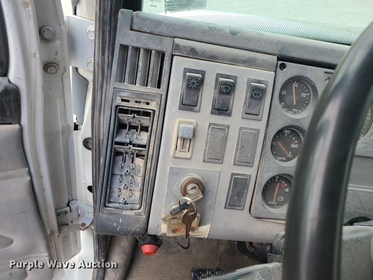 image for item MJ9387 1993 Freightliner FL70  dump flatbed truck