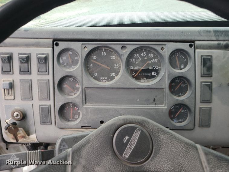 image for item MJ9387 1993 Freightliner FL70  dump flatbed truck