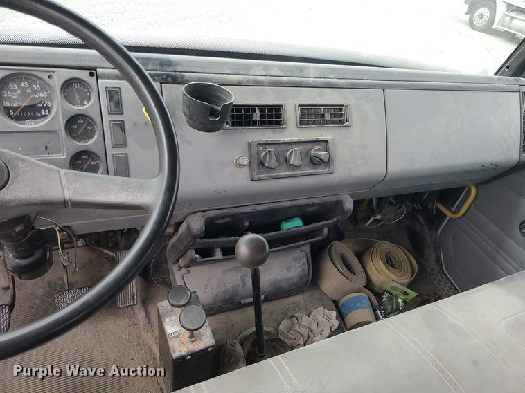 image for item MJ9387 1993 Freightliner FL70  dump flatbed truck