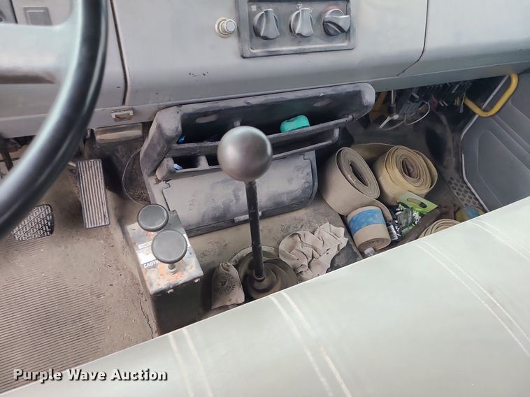 image for item MJ9387 1993 Freightliner FL70  dump flatbed truck