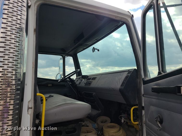 image for item MJ9387 1993 Freightliner FL70  dump flatbed truck