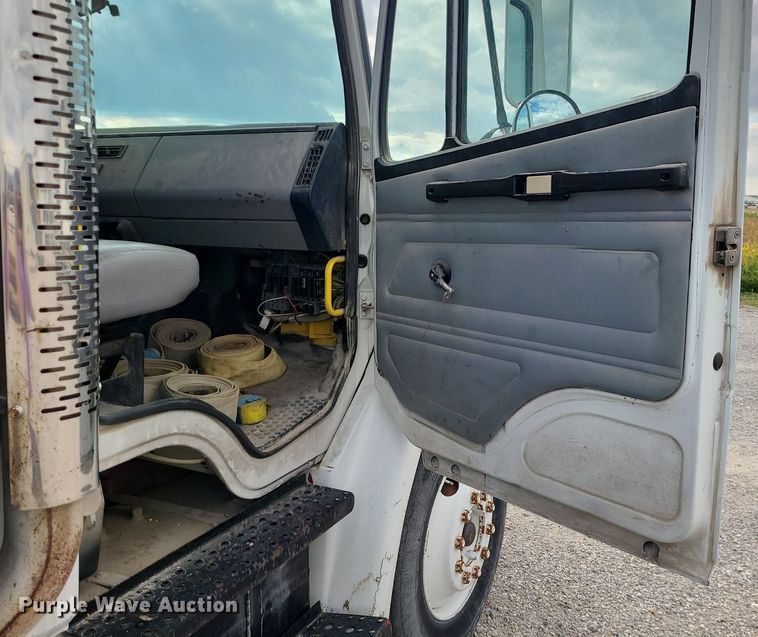 image for item MJ9387 1993 Freightliner FL70  dump flatbed truck