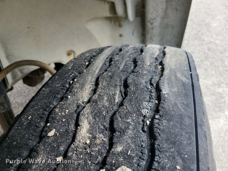 image for item MJ9387 1993 Freightliner FL70  dump flatbed truck