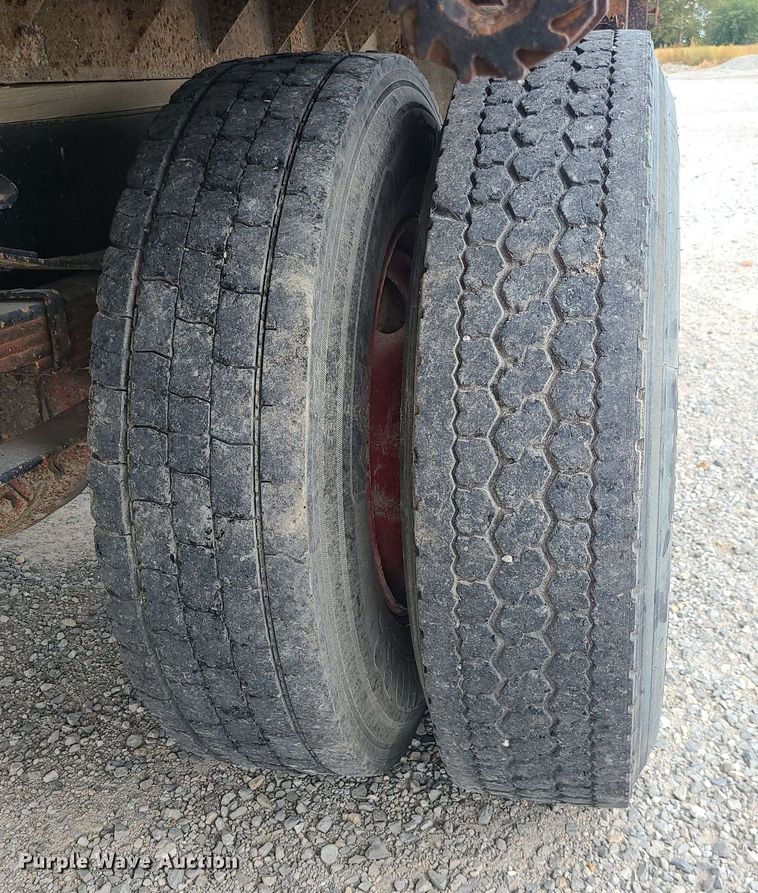 image for item MJ9387 1993 Freightliner FL70  dump flatbed truck