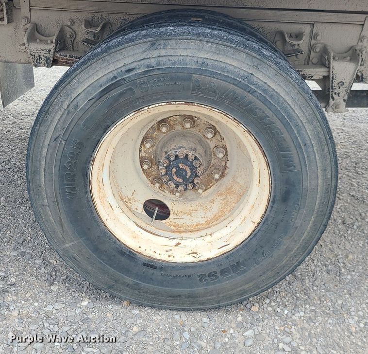 image for item MJ9387 1993 Freightliner FL70  dump flatbed truck