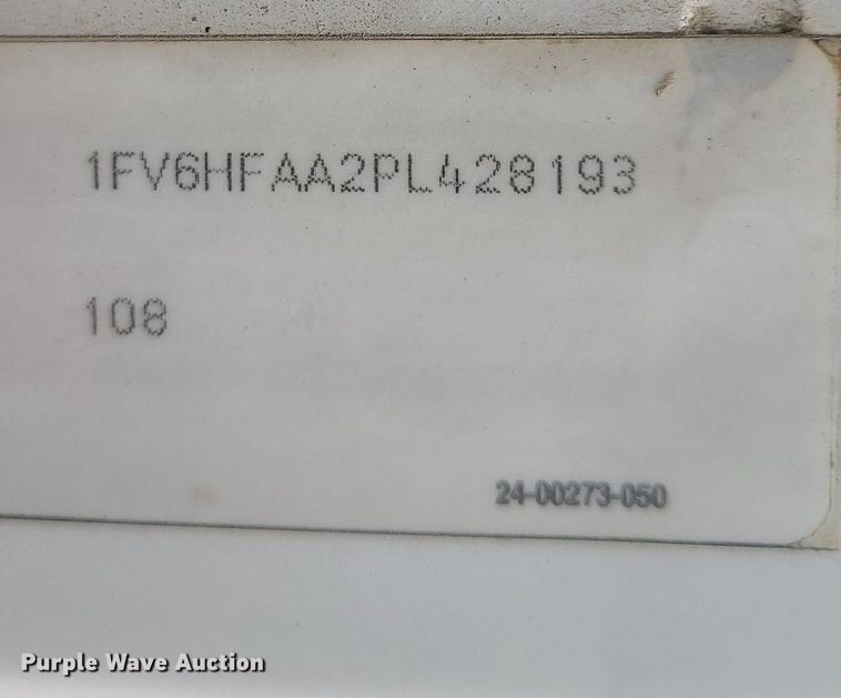 image for item MJ9387 1993 Freightliner FL70  dump flatbed truck