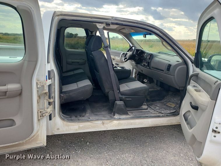 image for item MJ9389 2008 Chevrolet Silverado 1500  Ext. Cab pickup truck