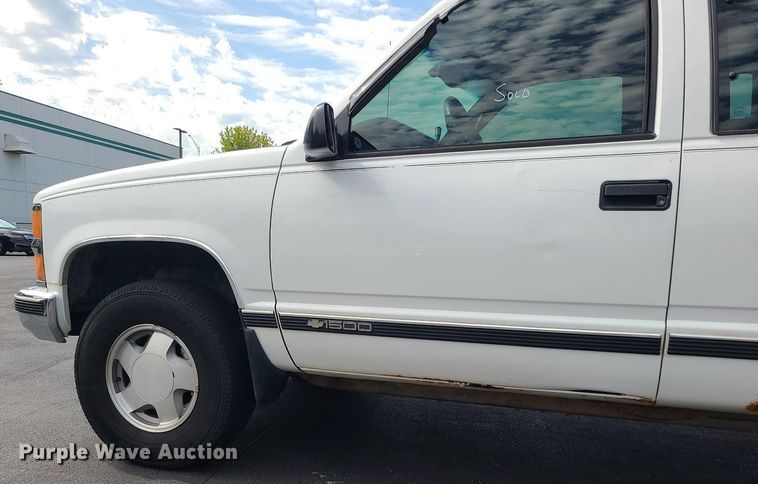 image for item MJ9400 1997 Chevrolet K1500  Ext. Cab pickup truck