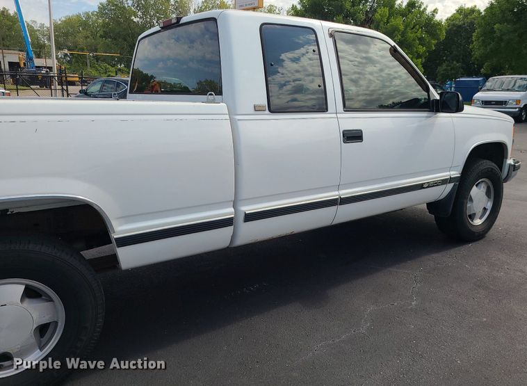 image for item MJ9400 1997 Chevrolet K1500  Ext. Cab pickup truck