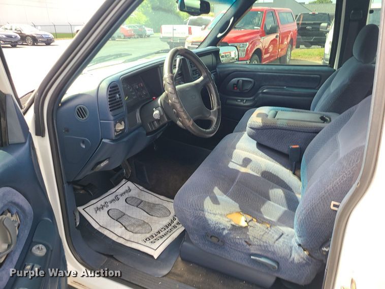 image for item MJ9400 1997 Chevrolet K1500  Ext. Cab pickup truck