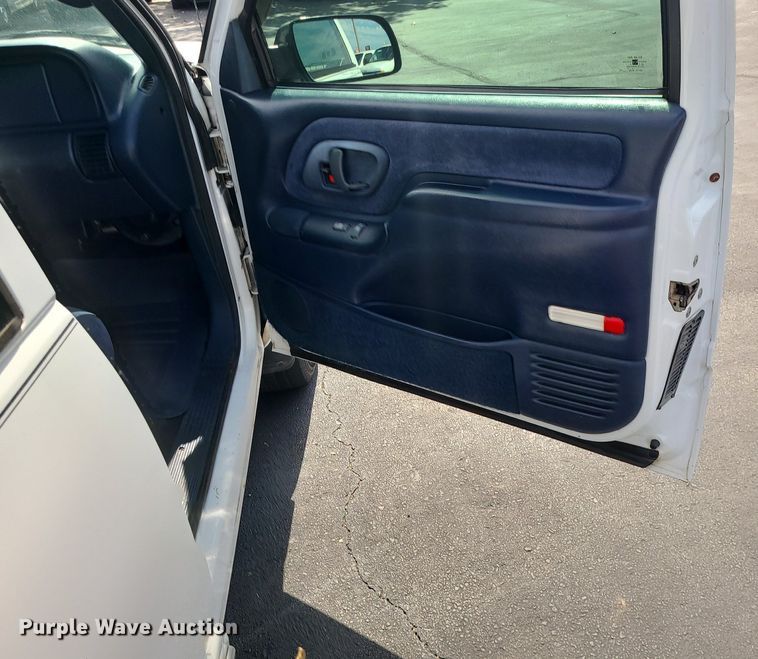 image for item MJ9400 1997 Chevrolet K1500  Ext. Cab pickup truck