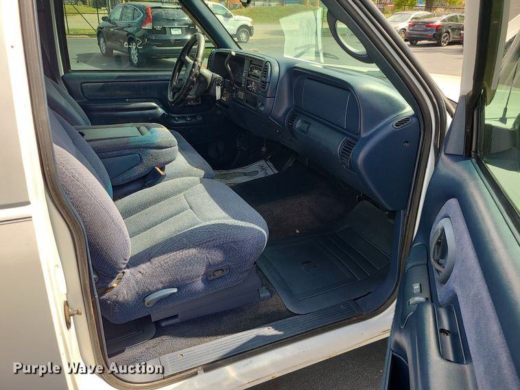 image for item MJ9400 1997 Chevrolet K1500  Ext. Cab pickup truck