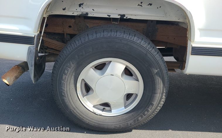 image for item MJ9400 1997 Chevrolet K1500  Ext. Cab pickup truck