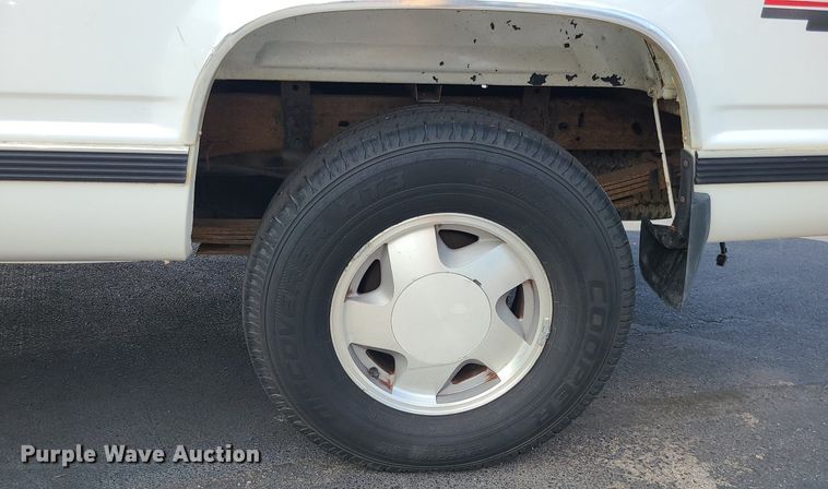 image for item MJ9400 1997 Chevrolet K1500  Ext. Cab pickup truck