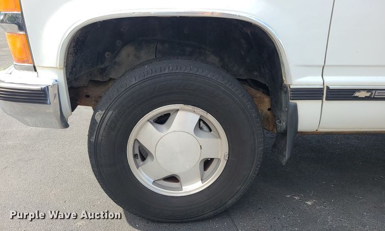 image for item MJ9400 1997 Chevrolet K1500  Ext. Cab pickup truck